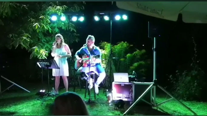 Duo mit Sängerin (Lea Scherl), Biergarten